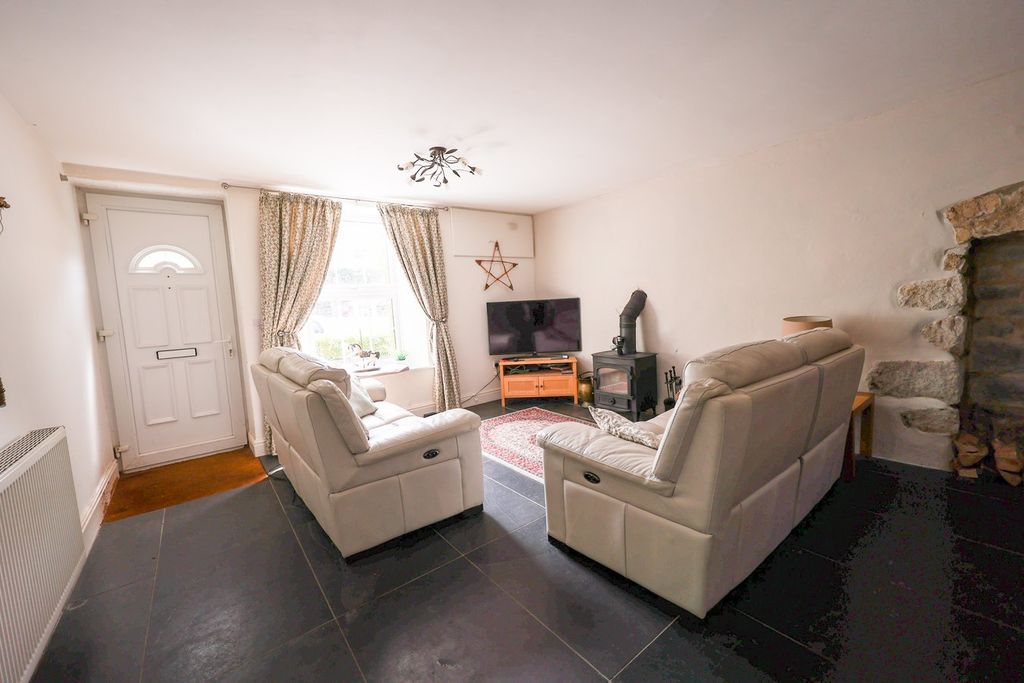 Property photo 3 of 28