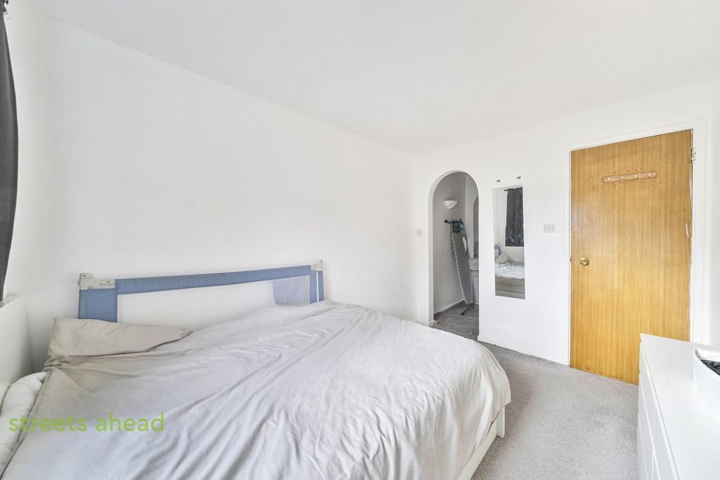 Additional image 6 of 2 bed flat for saleDavies Close, Croydon CR0