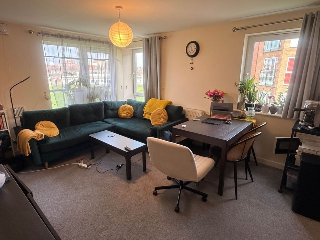 Property photo 2 of 18