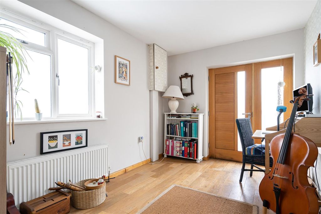 Property photo 3 of 20 11_77761.Jpg