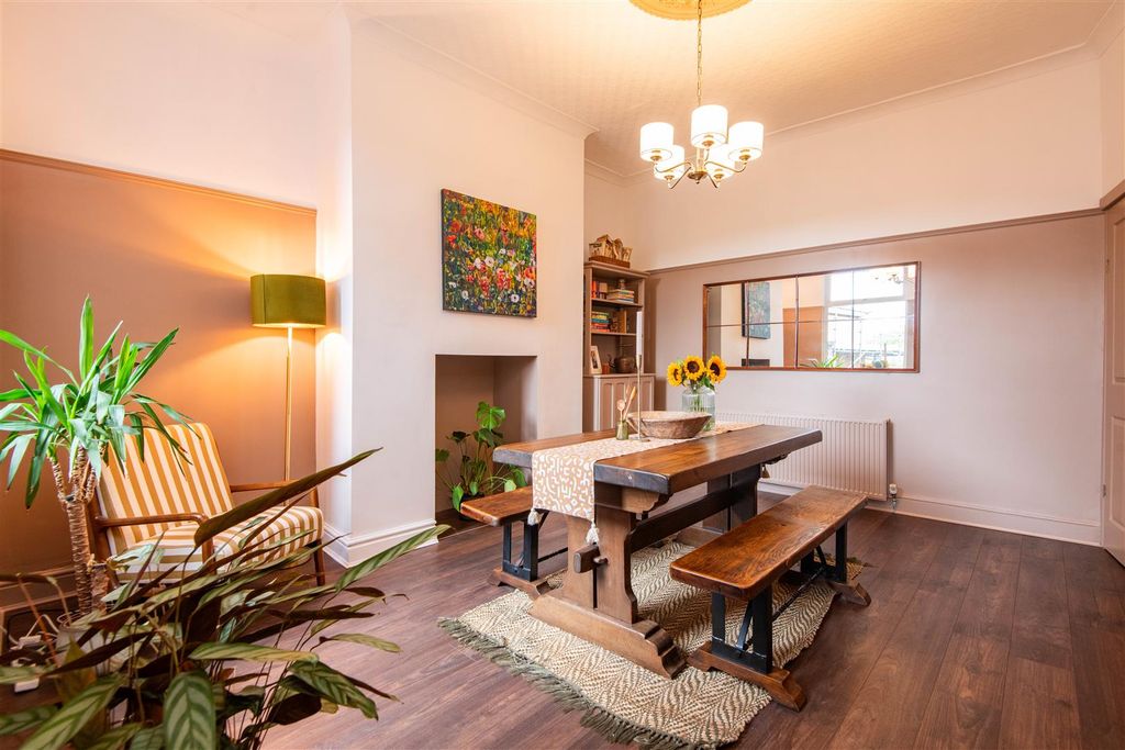 Property photo 3 of 20 Dining Room