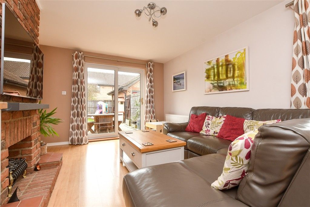 Property photo 1 of 12 Lounge