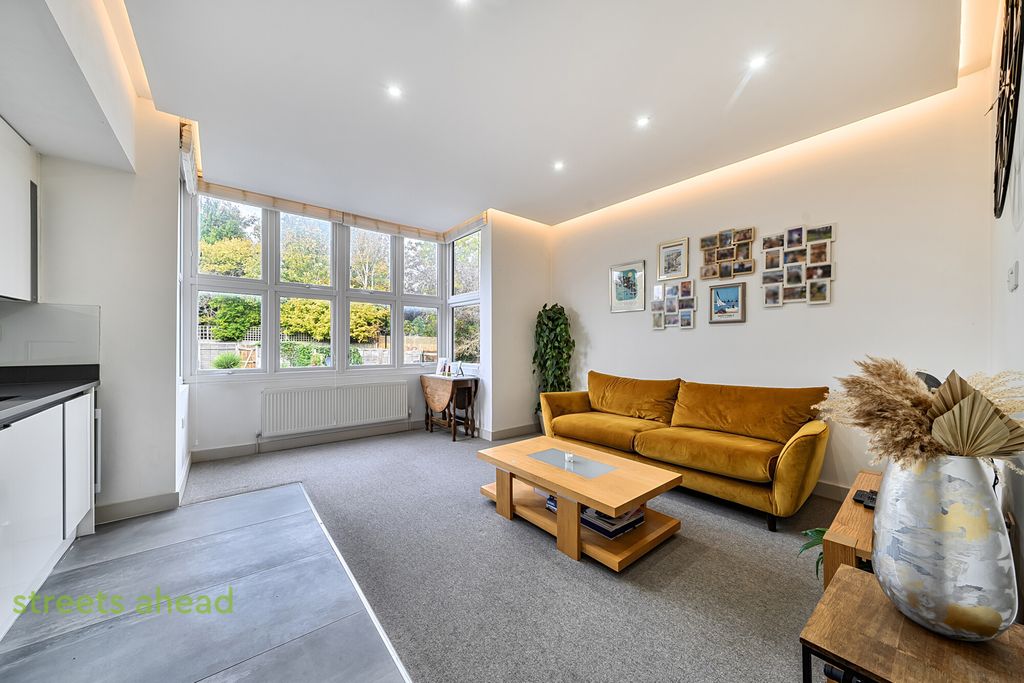 Property photo 3 of 18 06492ba3-B62F-490...
