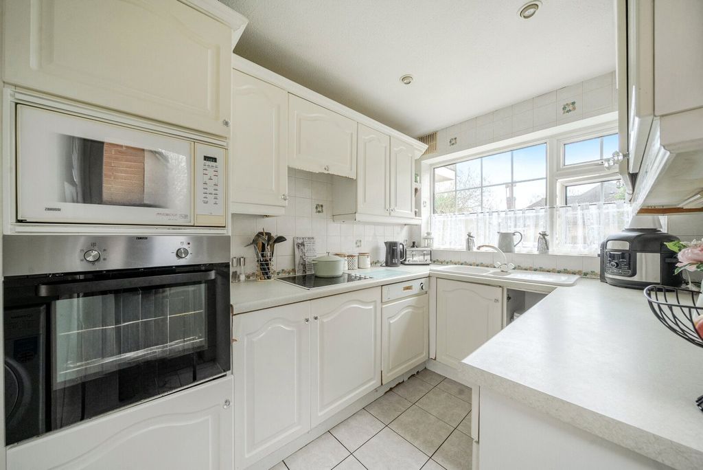 Property photo 3 of 10 1424890-11-69Aecc...