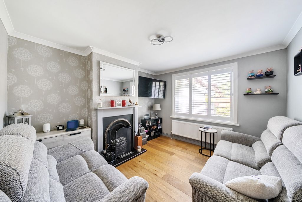 Property photo 3 of 16 Lounge