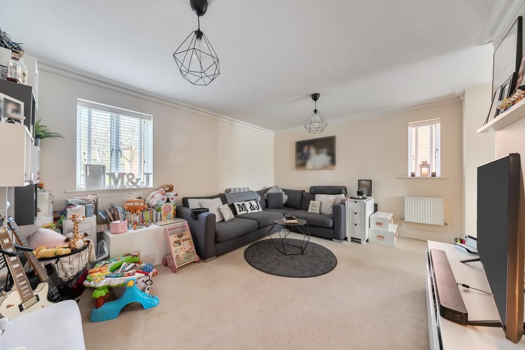 Property photo 3 of 18 Living Room