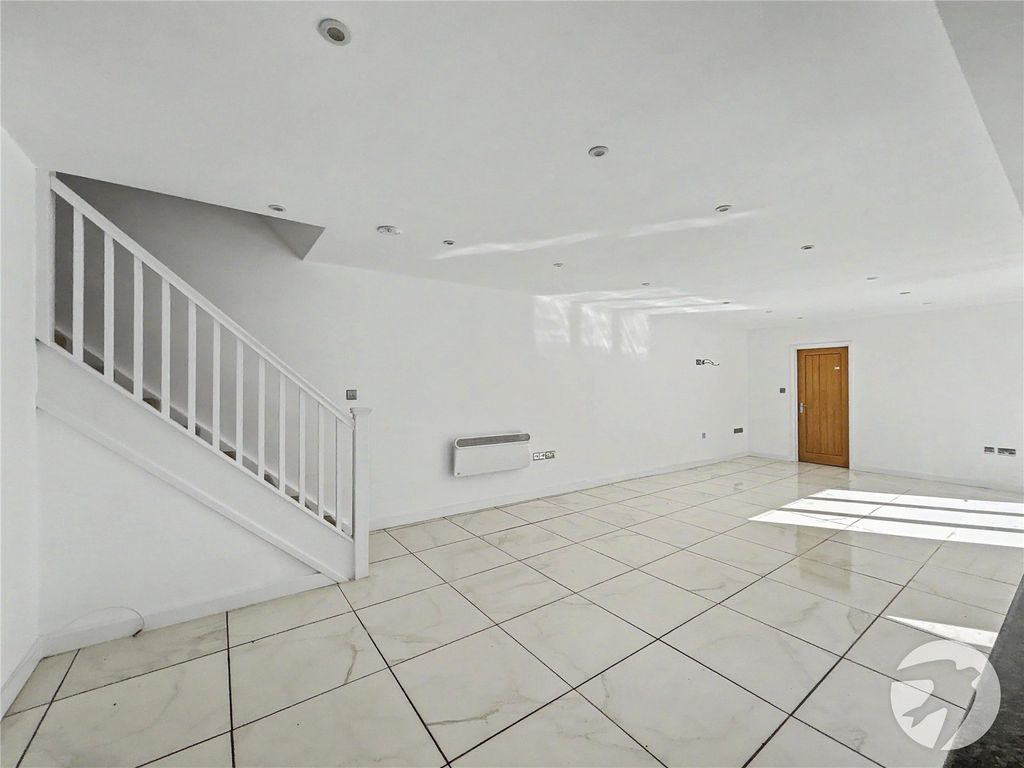 Property photo 2 of 33 Picture No. 01