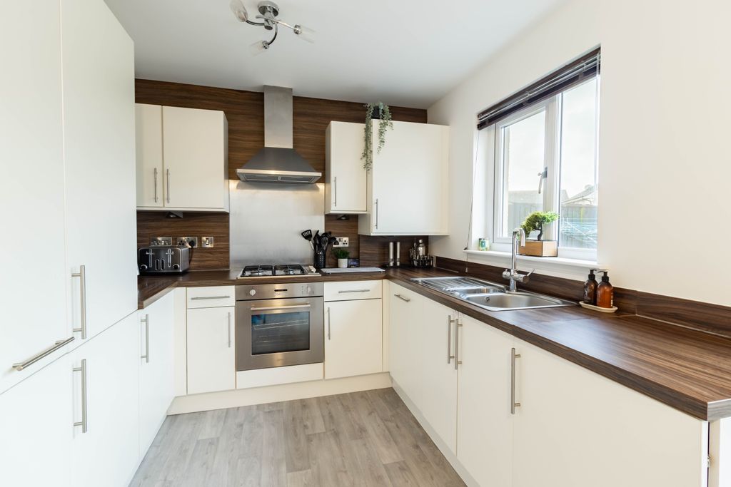 Property photo 3 of 22 Kitchen Dining