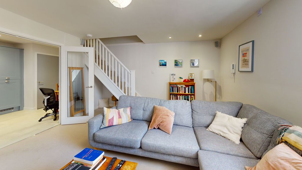 Property photo 1 of 15 Living-Room (1)