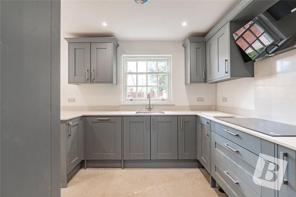 Property photo 3 of 16 Kitchen