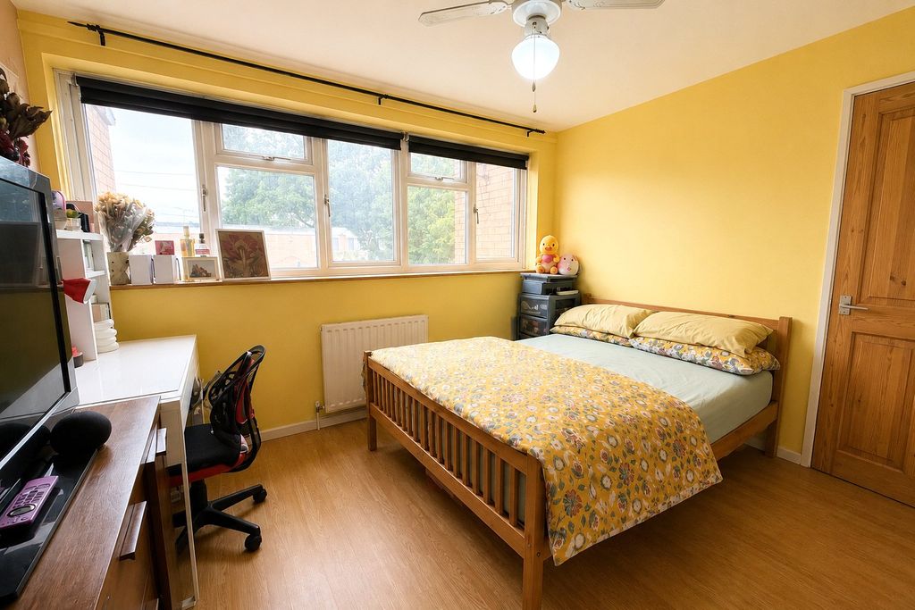 Property photo 3 of 9 Bedroom 2