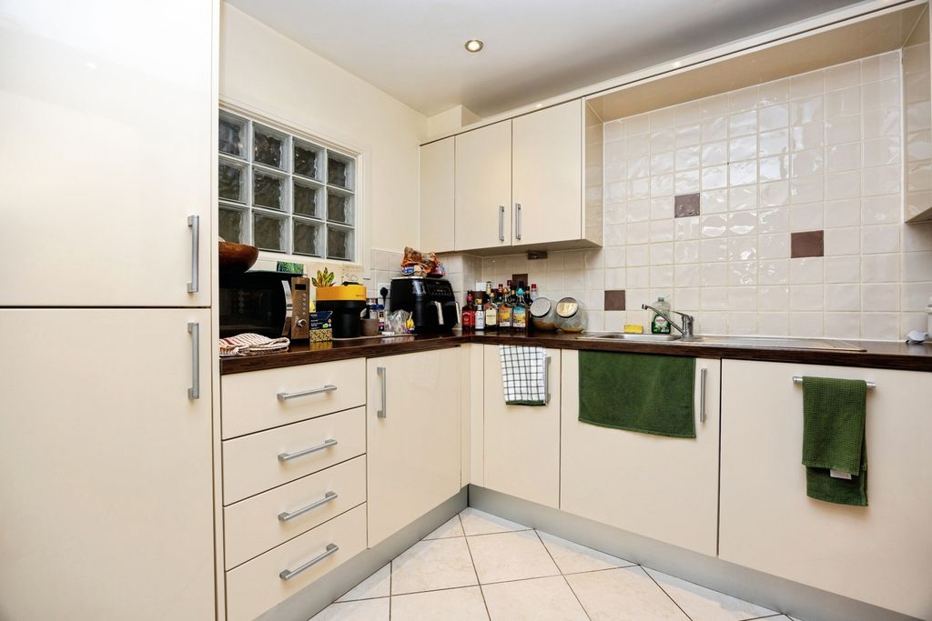 Property photo 2 of 17 Photo