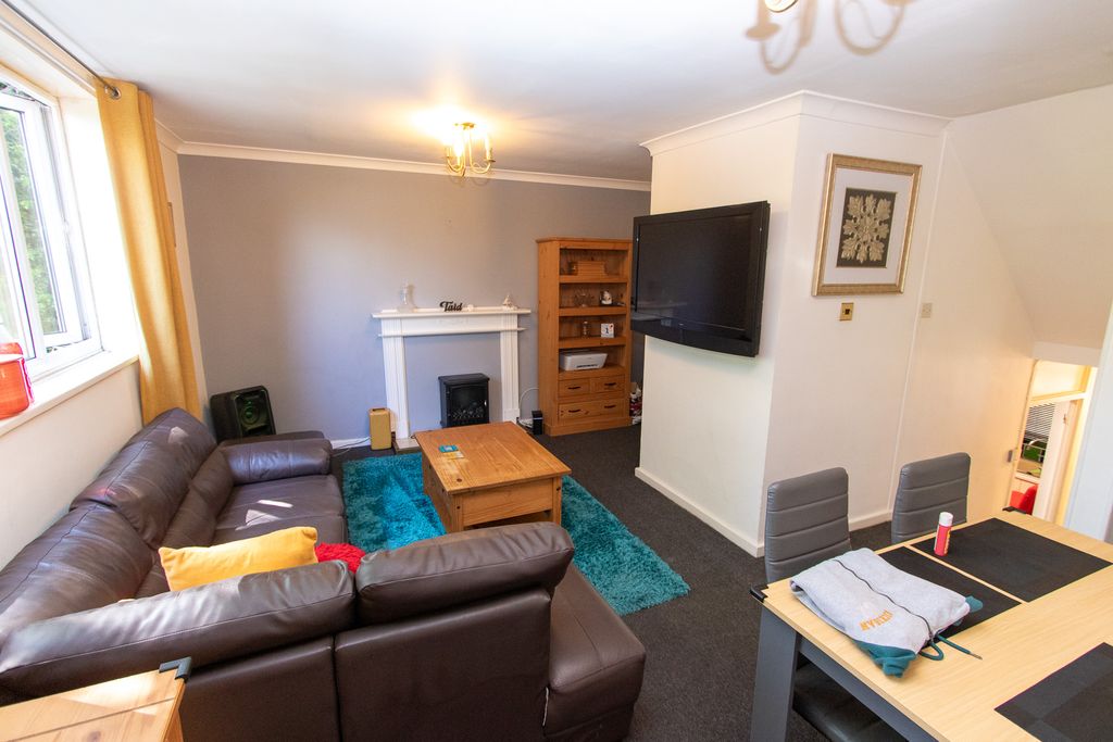 Property photo 2 of 24