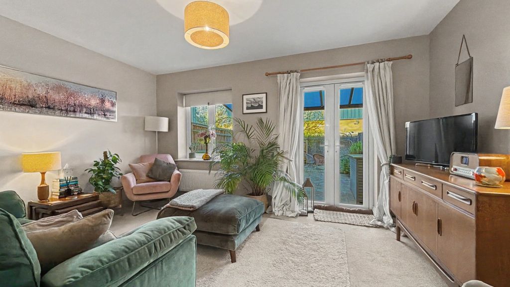 Property photo 2 of 19 4901062