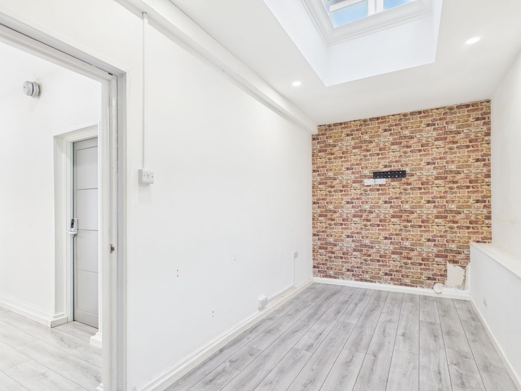 Property photo 3 of 10 Photo 1