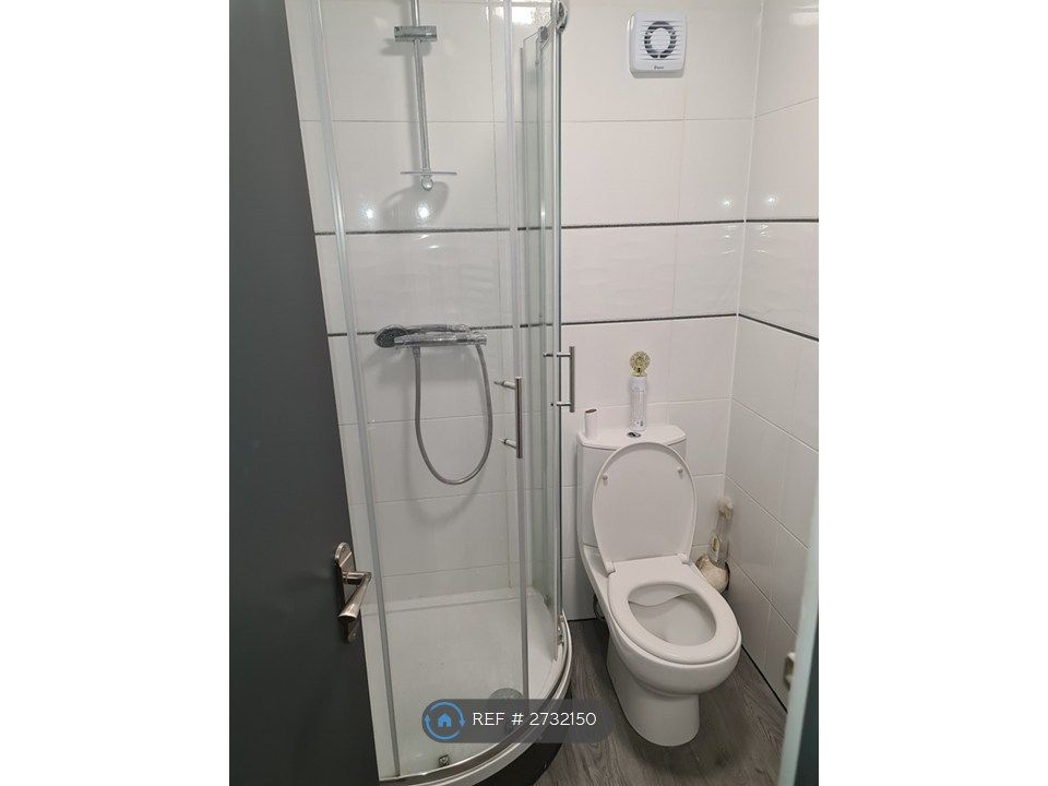 Property photo 2 of 16 Toilet