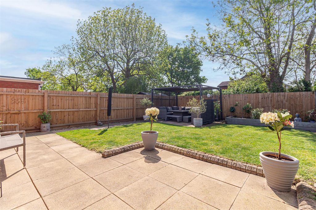 Property photo 3 of 19 Garden-1.Jpg