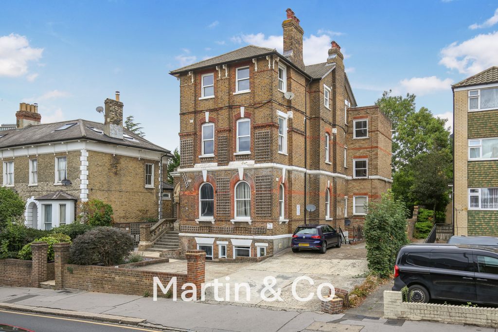Property photo 2 of 14 1763922249 - 9 Shirley Lodge Mansions, Coombe Road