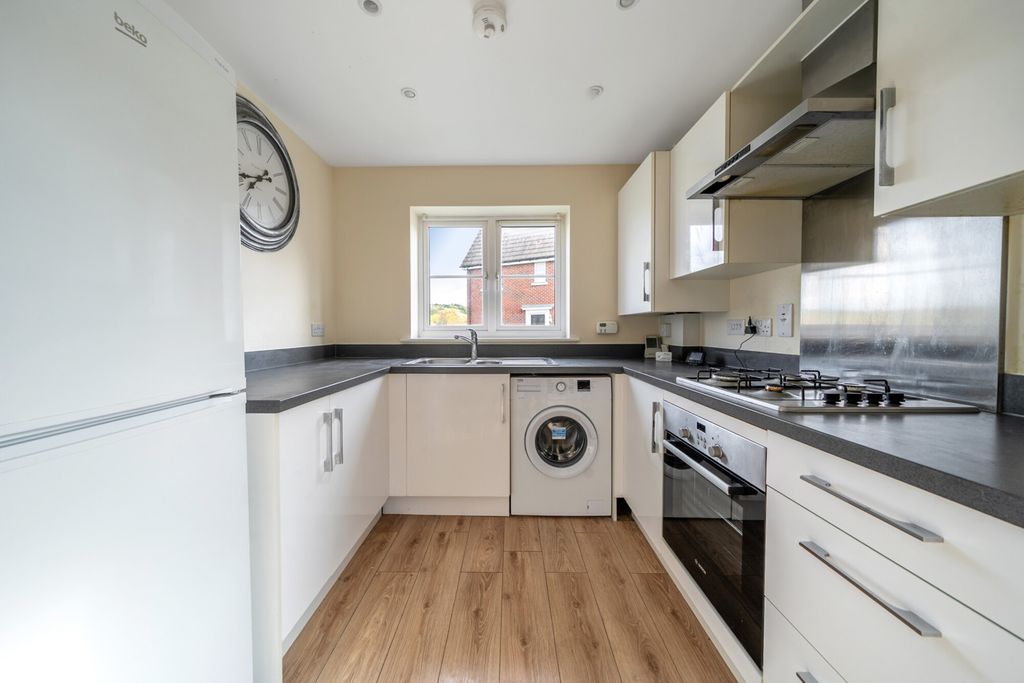 Property photo 2 of 15 Kitchen