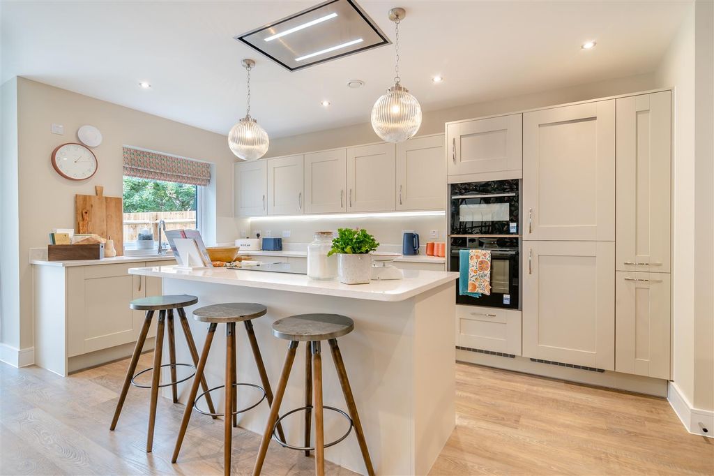 Property photo 3 of 15 8621355-Interior08.Jpg