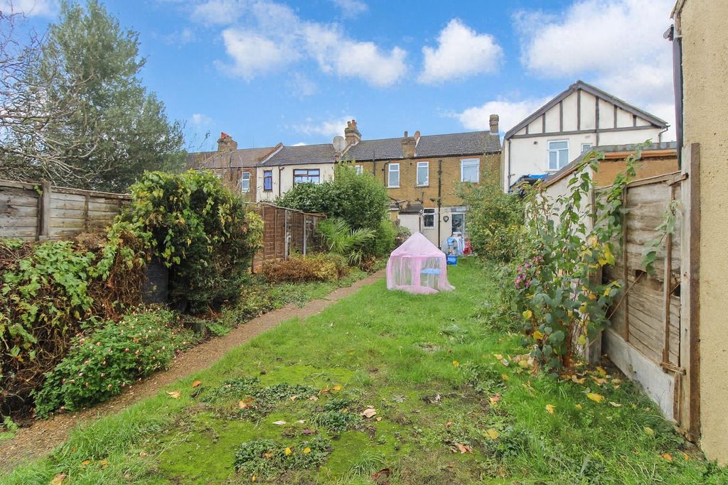 Property photo 2 of 11 Garden