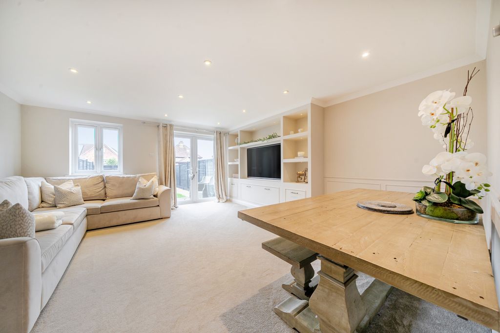 Property photo 2 of 14