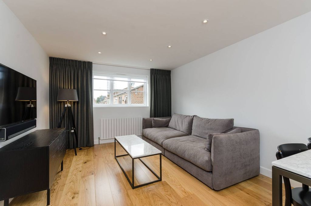 Property photo 2 of 8