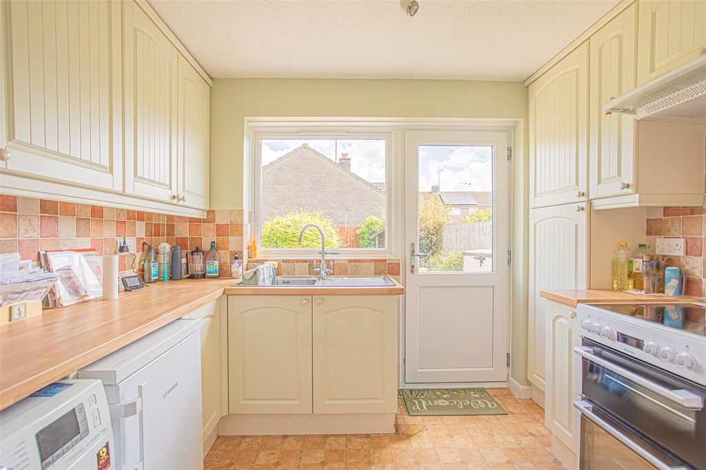 Property photo 2 of 17 Picture No. 15