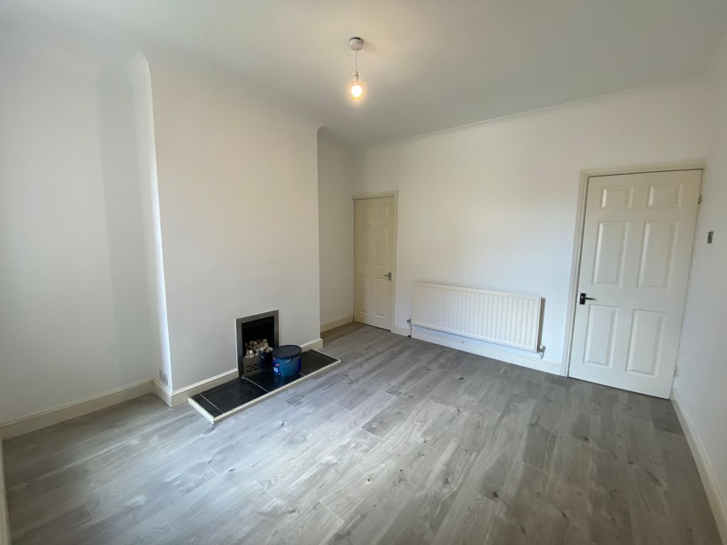 Property photo 3 of 10 Living Room