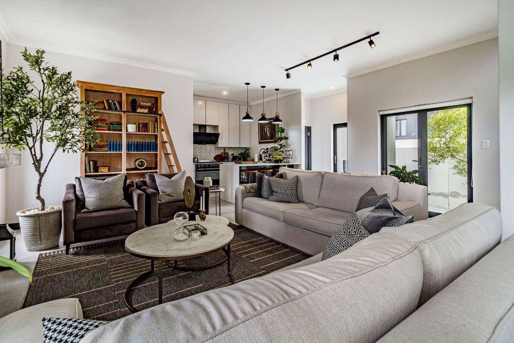 Property photo 1 of 80 Sw1731258