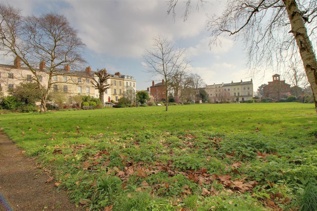 Property photo 3 of 11