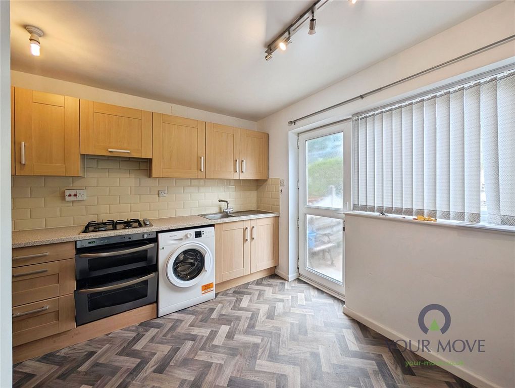 Property photo 3 of 9 Kitchen