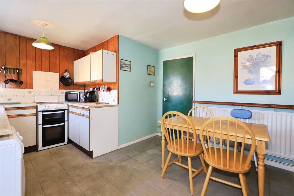 Property photo 3 of 13 Kitchen/ Dining