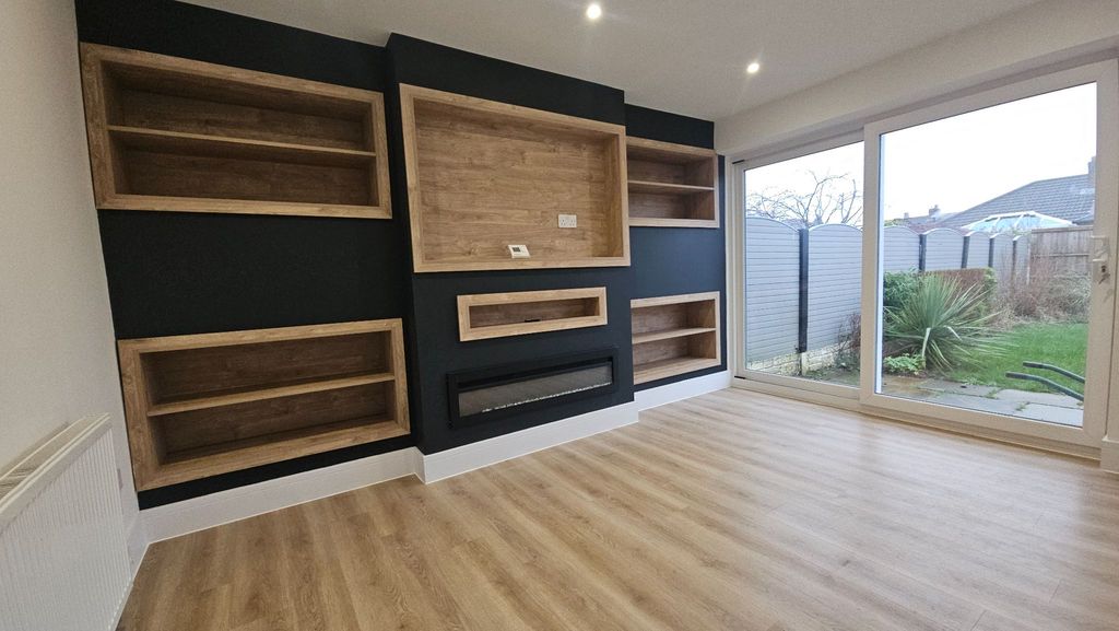 Property photo 2 of 9 Lounge