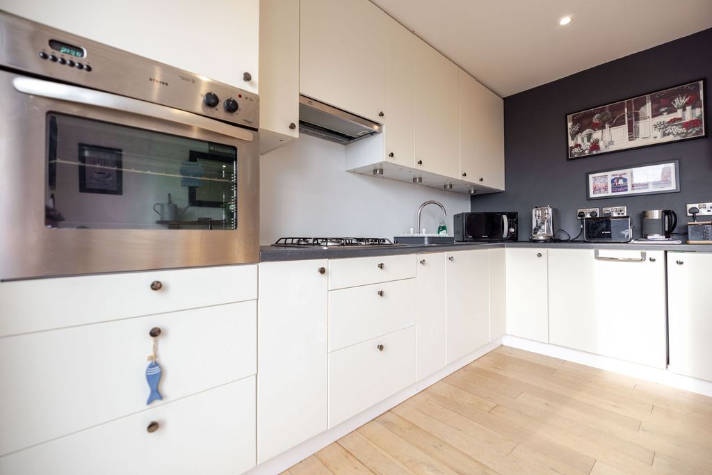 Property photo 3 of 23