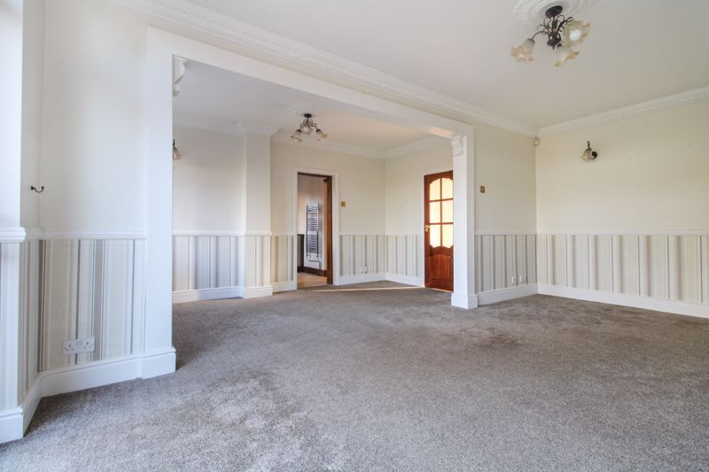 Property photo 3 of 18 Lounge