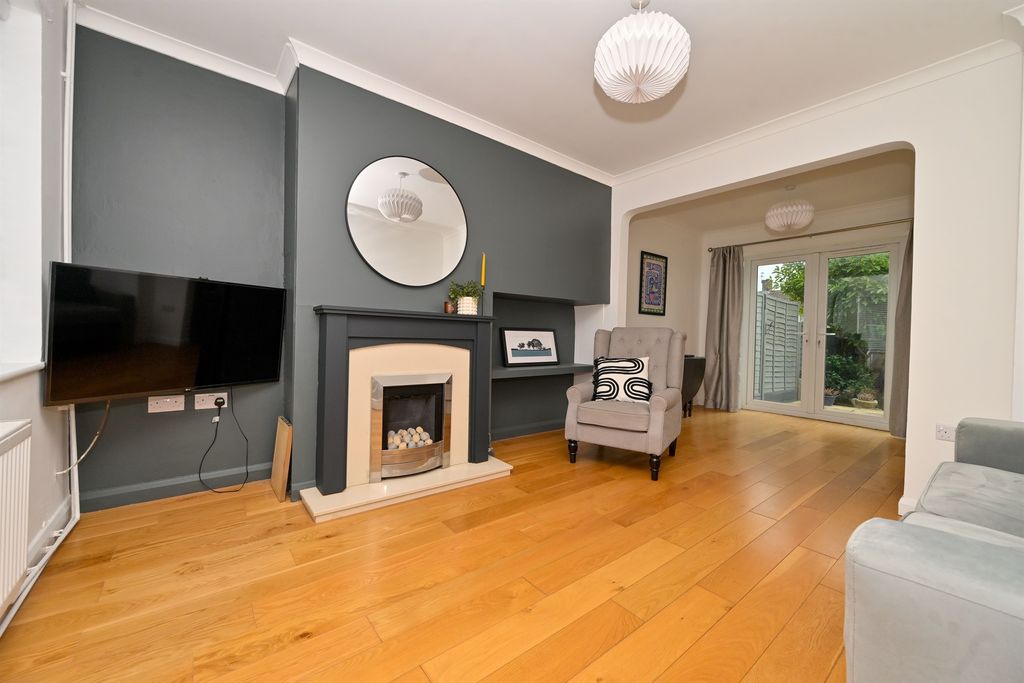 Property photo 2 of 27