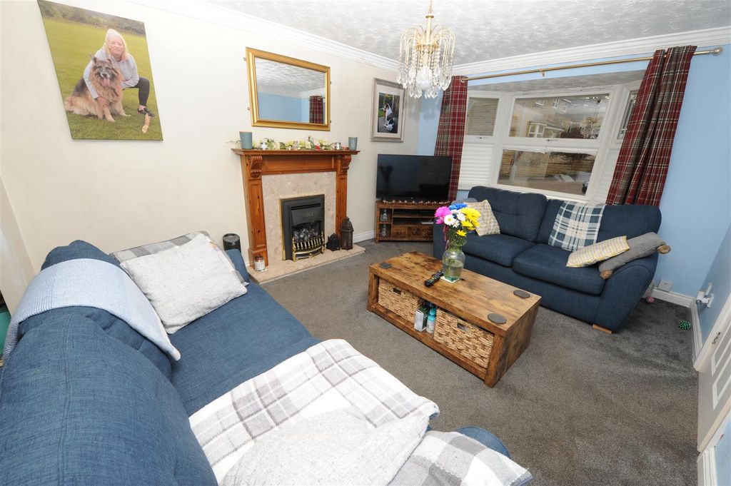 Property photo 3 of 27