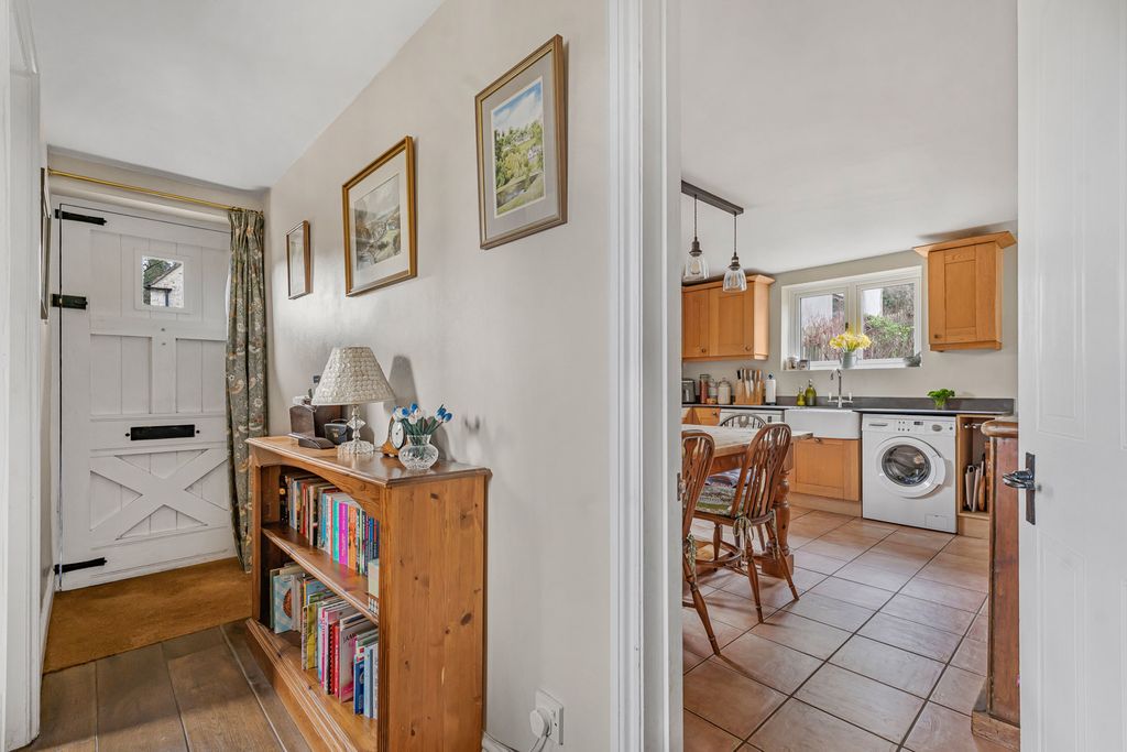Property photo 2 of 20 Kitchen/Hallway