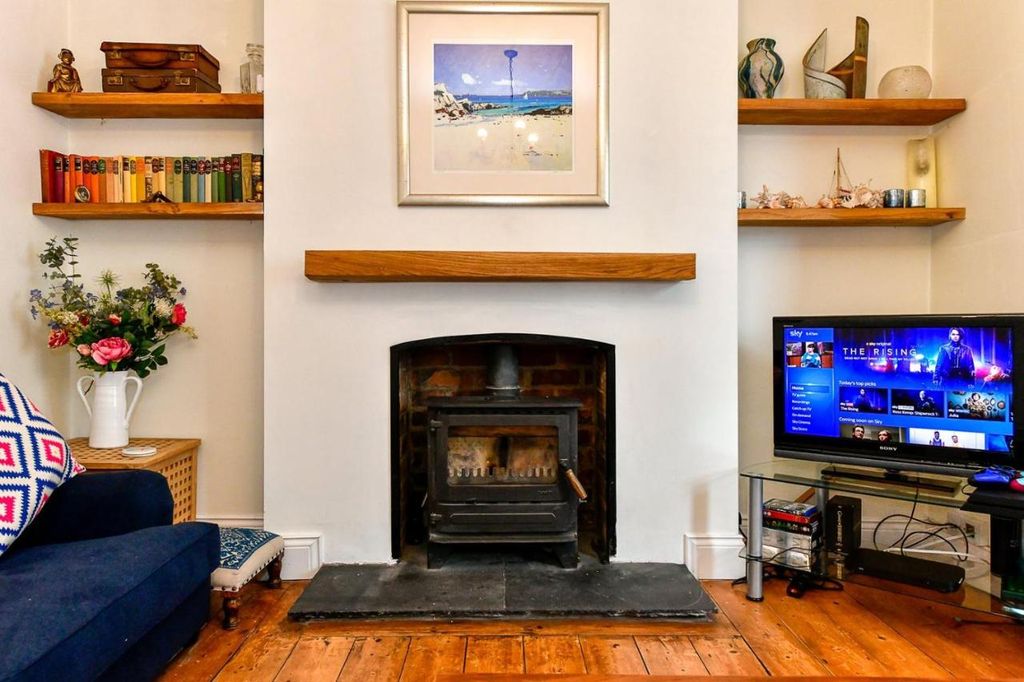 Property photo 3 of 11