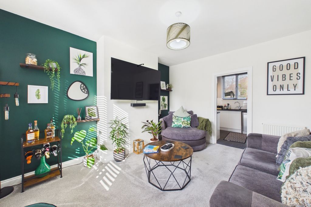 Property photo 2 of 13 Lounge