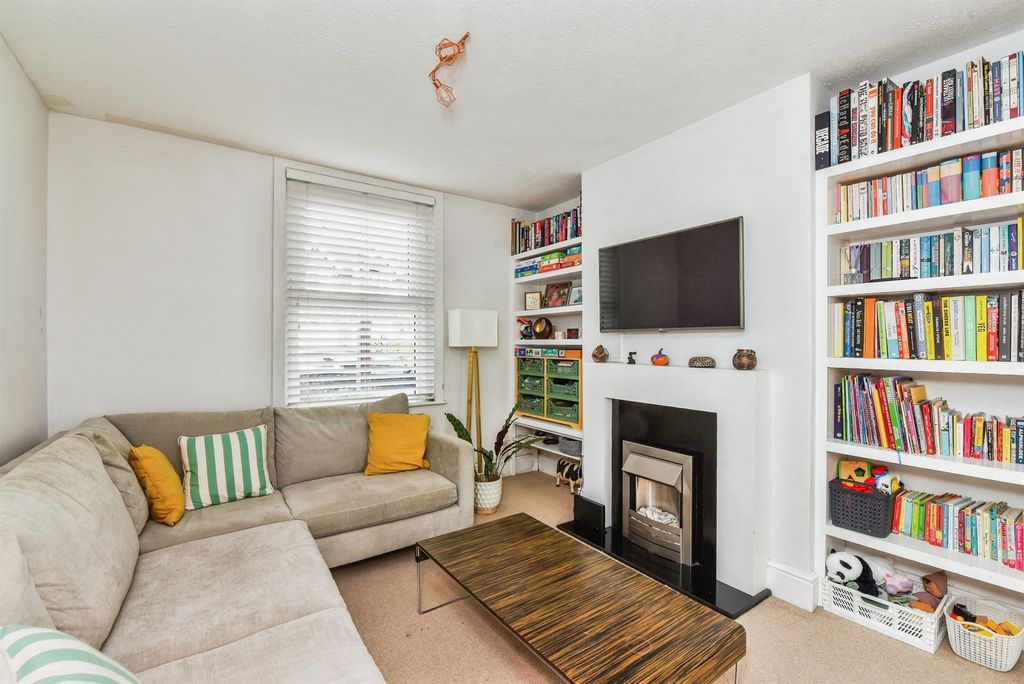 Property photo 2 of 17