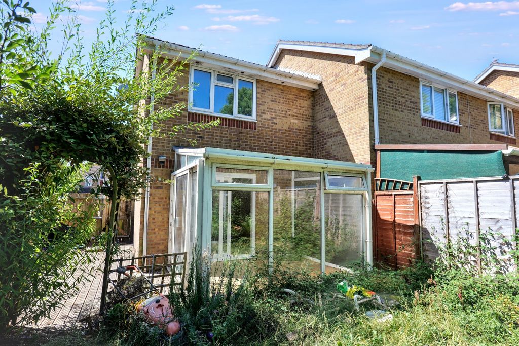 Property photo 2 of 23 9 Madison Close, Gosport, Po13 9Ul
