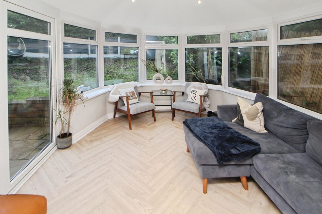 Additional image 6 of 4 bed detached house to rentShropshire Drive, Glossop, Derbyshire SK13