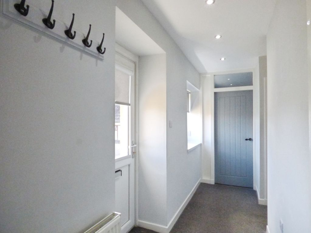 Property photo 3 of 16 Entrance Hall