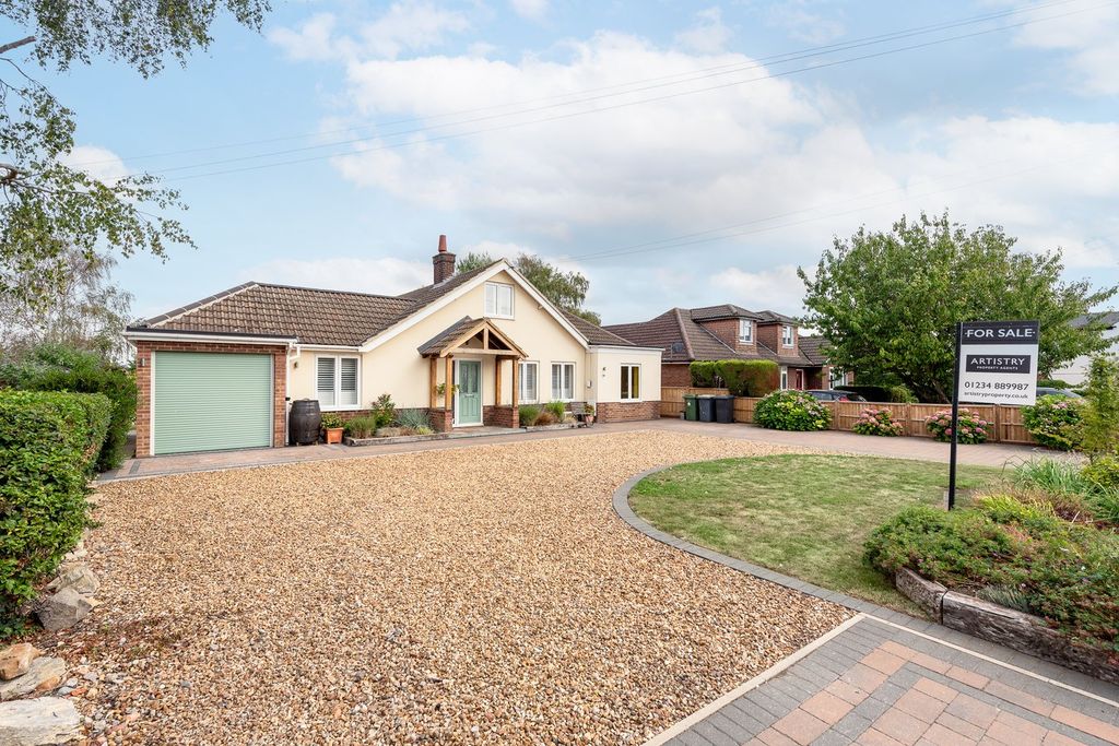 Property photo 1 of 32