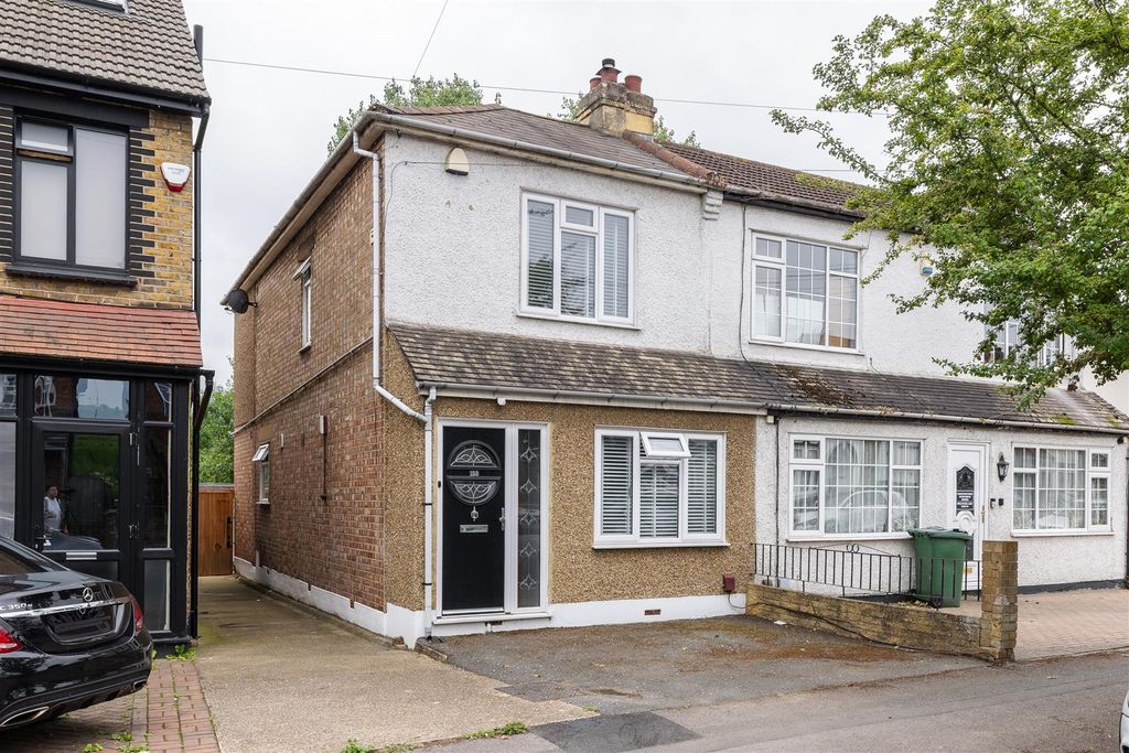 Property photo 1 of 29 Sinclair Road, E4