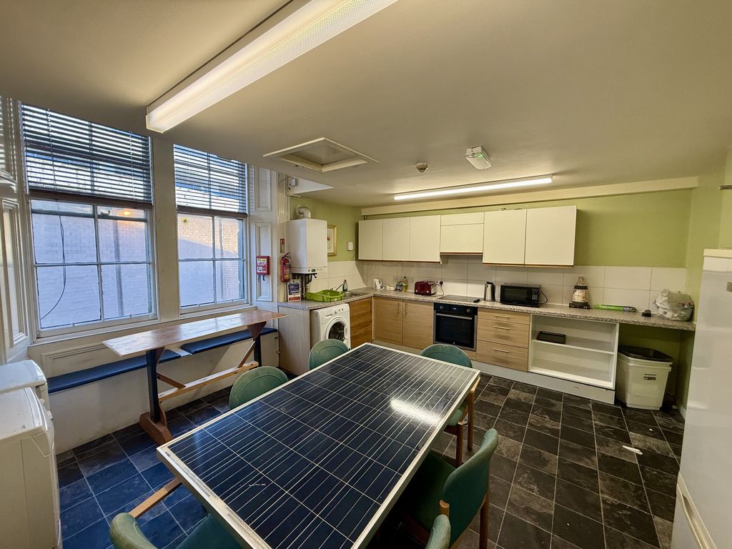 Property photo 2 of 10 Kitchen