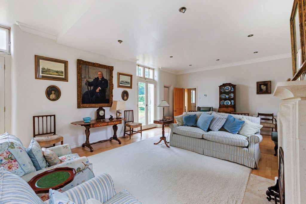 Property photo 2 of 34 Drawing Room