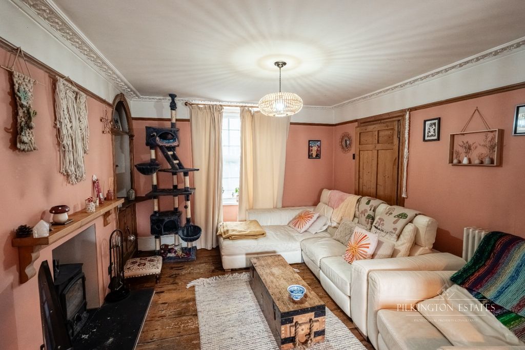 Property photo 2 of 13 4926163